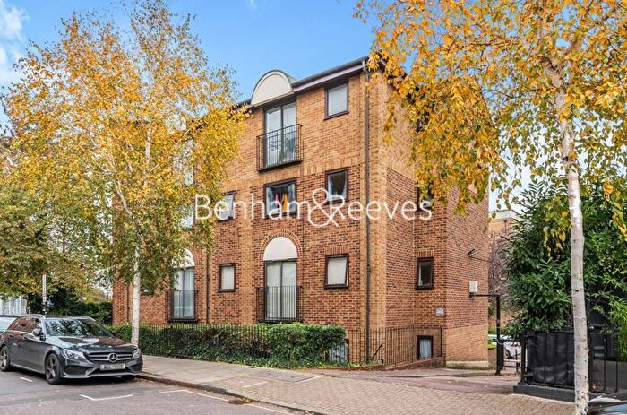 1 Bedroom Flat To Rent In Tinniswood Close, Drayton Park, N5