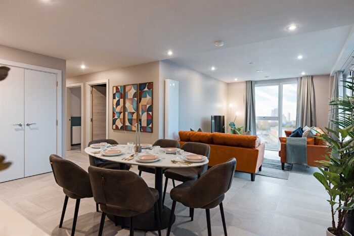 2 Bedroom Apartment To Rent In Quarry Hill, Leeds, West Yorkshire, LS2
