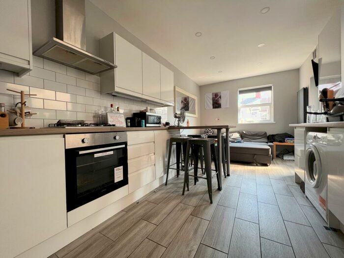 5 Bedroom House To Rent In Tewkesbury Street, Cathays, CF24