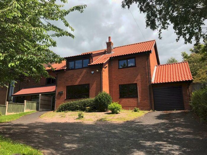 4 Bedroom Detached House To Rent In Dawlish Drive, Bentilee, Stoke-On-Trent, ST2