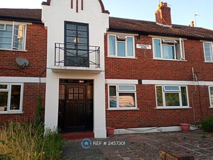 2 Bedroom Flat To Rent In Cranleigh House, London, SW20