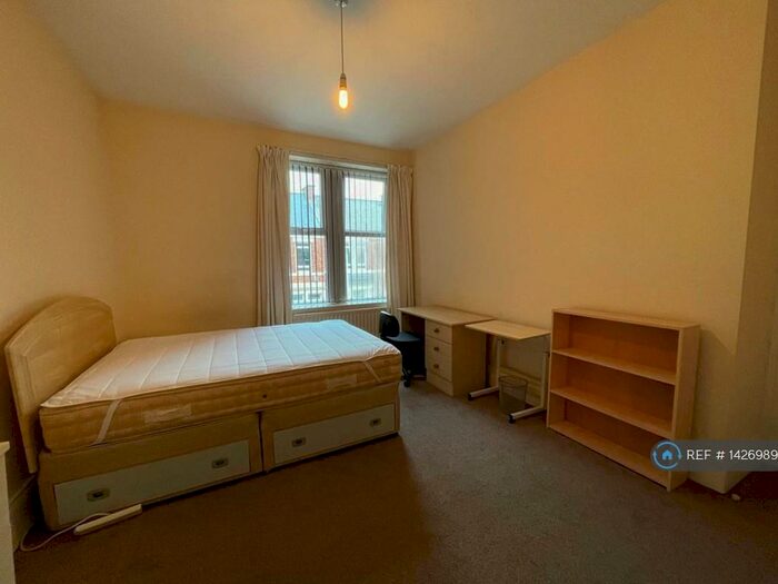 3 Bedroom Flat To Rent In Fenham, Newcastle Upon Tyne, NE4