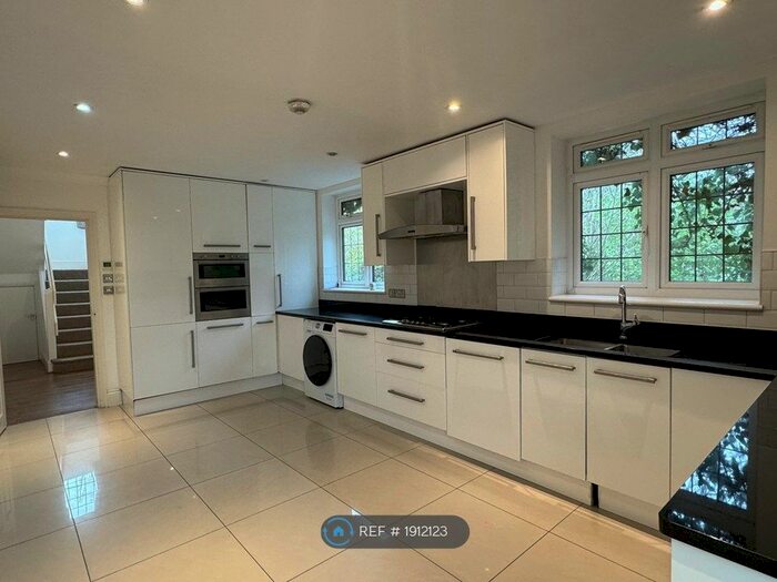 4 Bedroom Detached House To Rent In Borkwood Park, Orpington, BR6