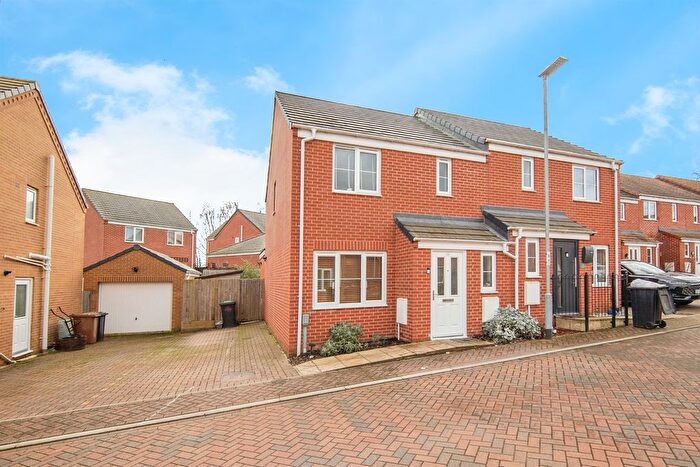 3 Bedroom Semi Detached House For Sale In Hornbeam Close, Great Blakenham, Ipswich, IP6