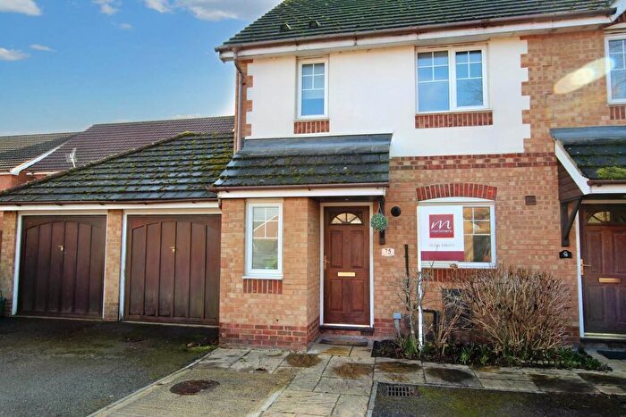 3 Bedroom End Of Terrace House For Sale In Rivets Close, Aylesbury, HP21