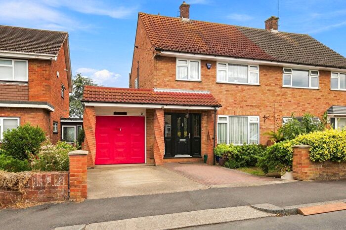 3 Bedroom Semi-Detached House For Sale In Tavistock Road, Basildon, SS15