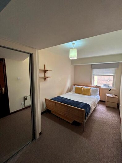 2 Bedroom Flat To Rent In Johns Place, Leith Links, Edinburgh, EH6