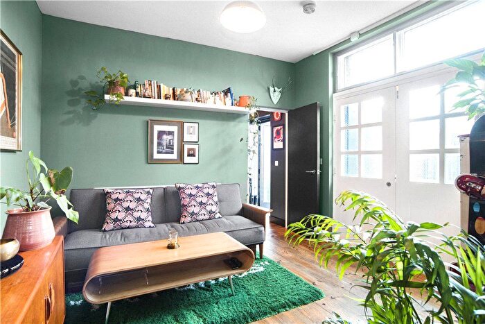 1 Bedroom Flat For Sale In Bradbury Mews, London, N16