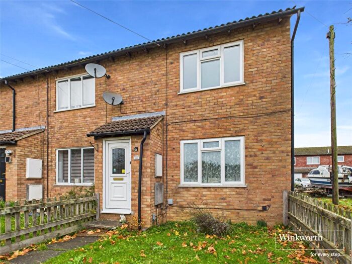 2 Bedroom End Of Terrace House For Sale In Derwent Road, Thatcham, Berkshire, RG19