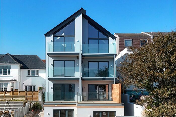 2 Bedroom Flat For Sale In Stracey Road, Falmouth, TR11