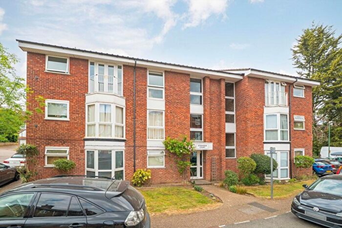 1 Bedroom Flat For Sale In Carlisle Close, Kingston Upon Thames, KT2