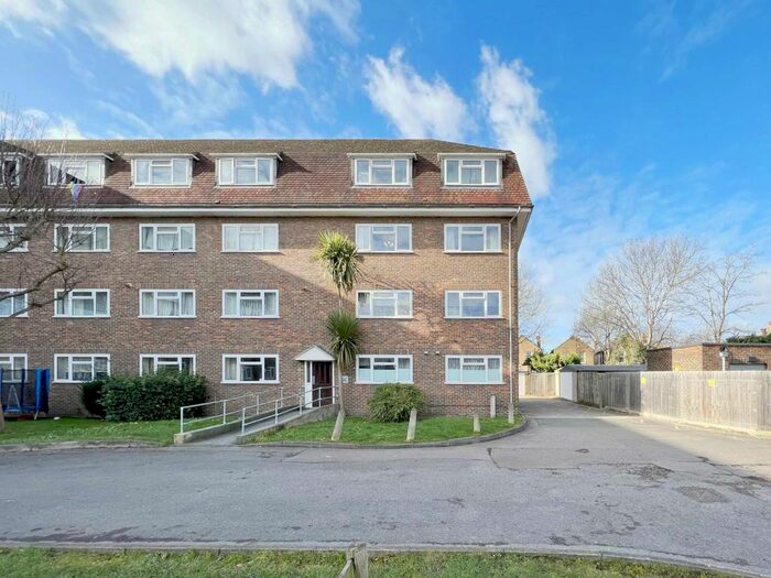2 Bedroom Flat To Rent In Acacia Grove, New Malden KT3
