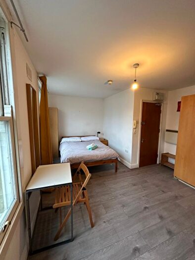 Studio To Rent In Bryantwood Road, London, N7