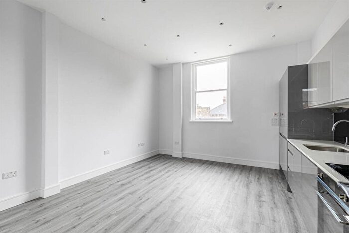 2 Bedroom Flat For Sale In Lordship Park, Stoke Newington, London, N16