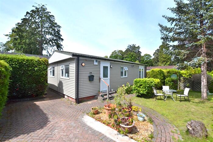 2 Bedroom Mobile Home For Sale In Rustic Glen, Grange Estate, GU52