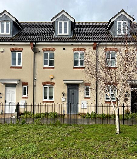 3 Bedroom Town House To Rent In Wingfield Dr, RM16