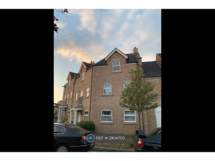 2 Bedroom Flat To Rent In Appledore Road, Bedford, MK40