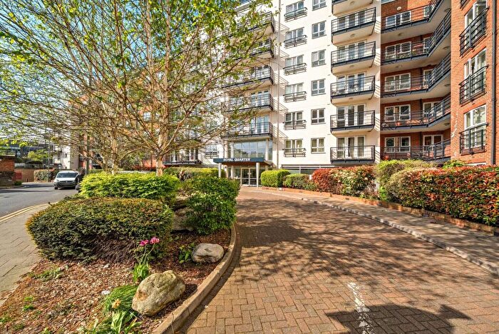 2 Bedroom Flat To Rent In Royal Quarter, Seven Kings Way, Kingston Upon Thames, KT2