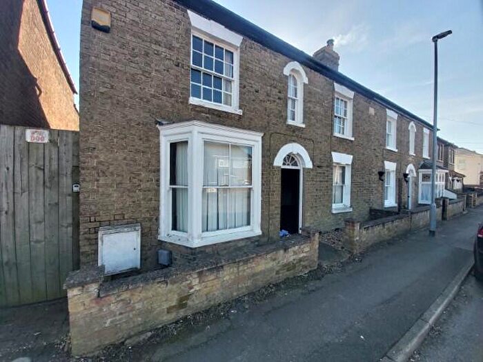 3 Bedroom Semi-Detached House To Rent In Station Street, Chatteris, PE16