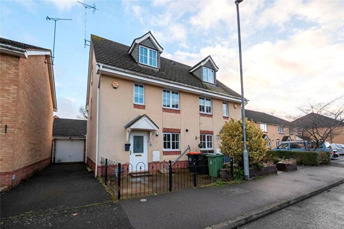 3 Bedroom Semi Detached House To Rent In Draper Way, Leighton Buzzard, Bedfordshire, LU7