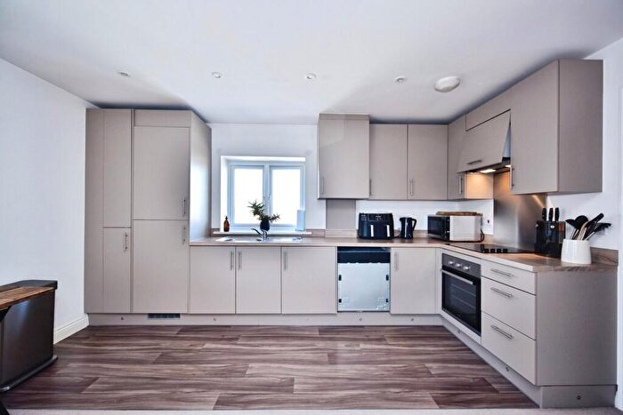2 Bedroom Flat For Sale In Laight Road, Maidstone, Kent, ME17
