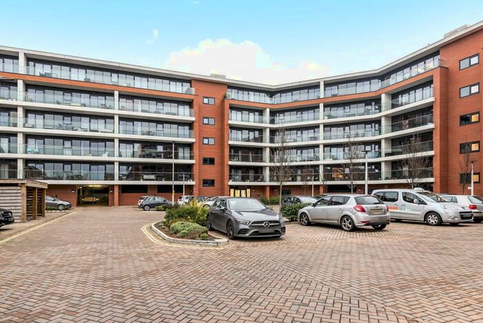 2 Bedroom Apartment To Rent In Newbury, Berkshire, RG14
