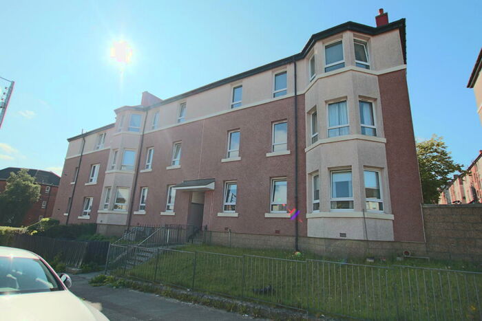 3 Bedroom Flat To Rent In Raploch Avenue, Scotstoun, G14