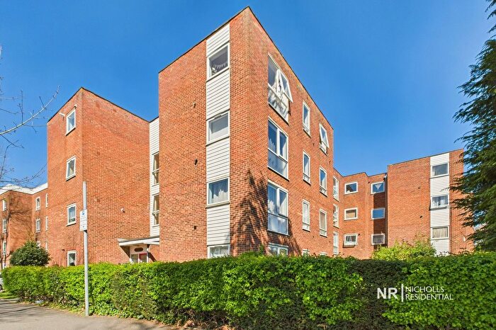 1 Bedroom Flat To Rent In Robin Hood Lane, Sutton, Surrey., SM1