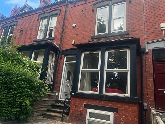 6 Bedroom Terraced House For Sale In Langdale Terrace, Leeds, LS6
