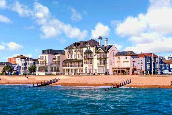 2 Bedroom Flat To Rent In The Esplanade, Bognor Regis, West Sussex, PO21