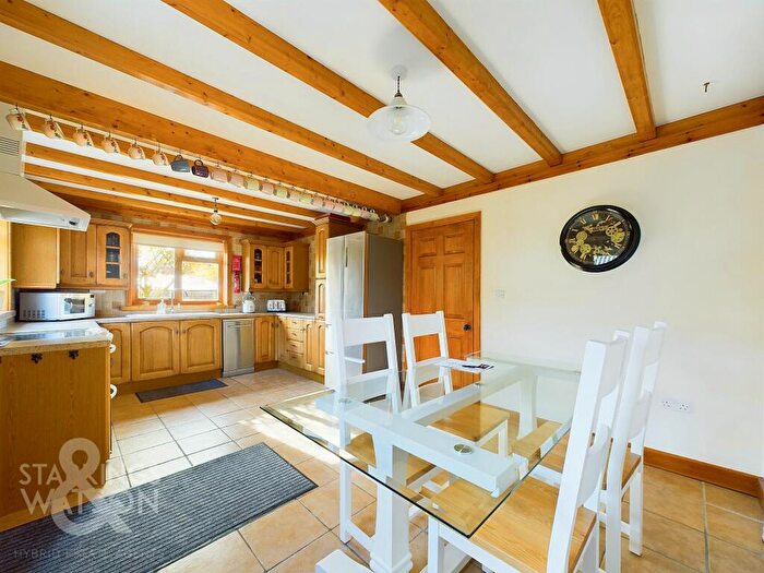 3 Bedroom Chalet For Sale In Pond Lane, Upper Holton, Halesworth, IP19