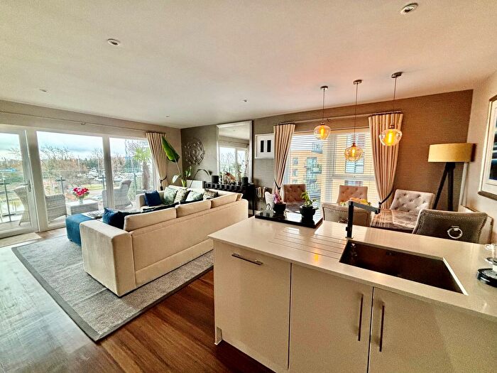 3 Bedroom Flat To Rent In Marina Heights, Gillingham, ME7