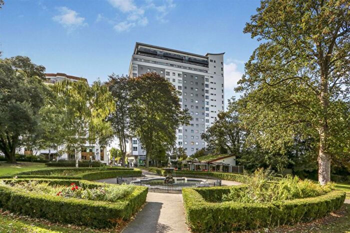 Flat To Rent In Throwley Way, Sutton, SM1