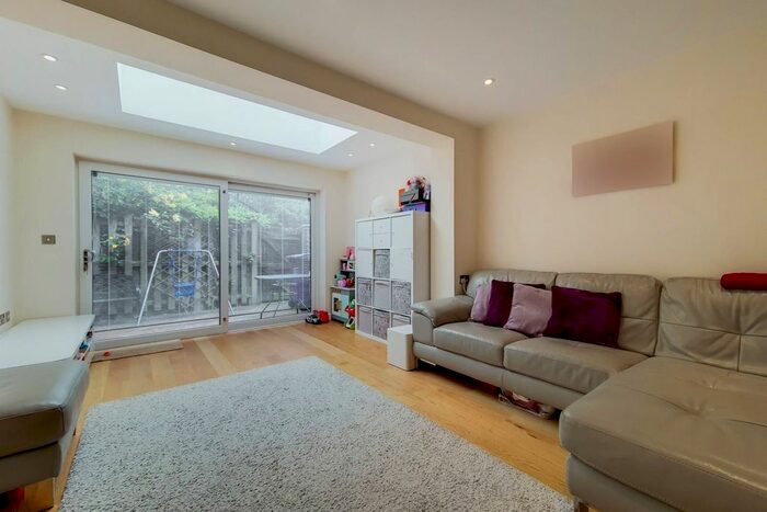 4 Bedroom Terraced House To Rent In Roding Mews, Wapping, London, E1W
