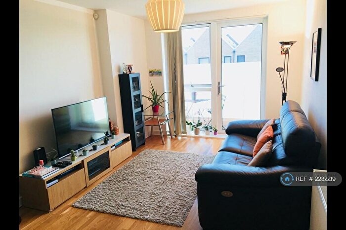 1 Bedroom Flat To Rent In Bathurst Square, London, N15