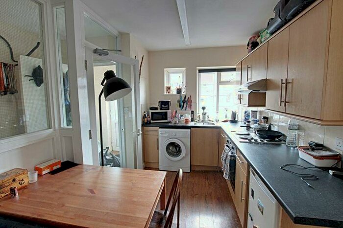 2 Bedroom Flat To Rent In Wellsway, Bath, BA2