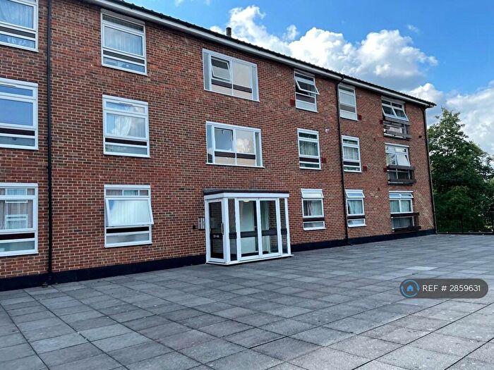 2 Bedroom Flat To Rent In Maresfield, Croydon, CR0