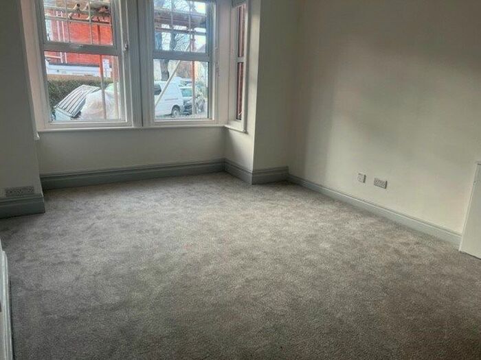 1 Bedroom Flat To Rent In Windsor Road, Bournemouth, BH5