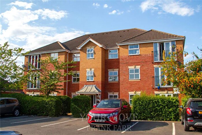 2 Bedroom Flat For Sale In Baxter Close, Slough, Berkshire, SL1