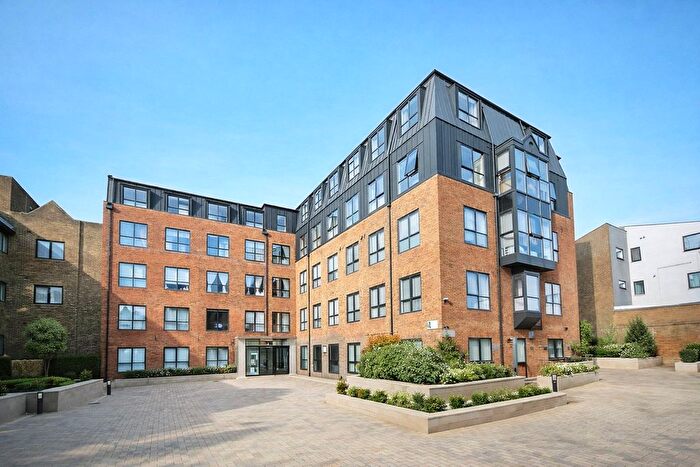 2 Bedroom Flat For Sale In Compass House, Camberley, GU15