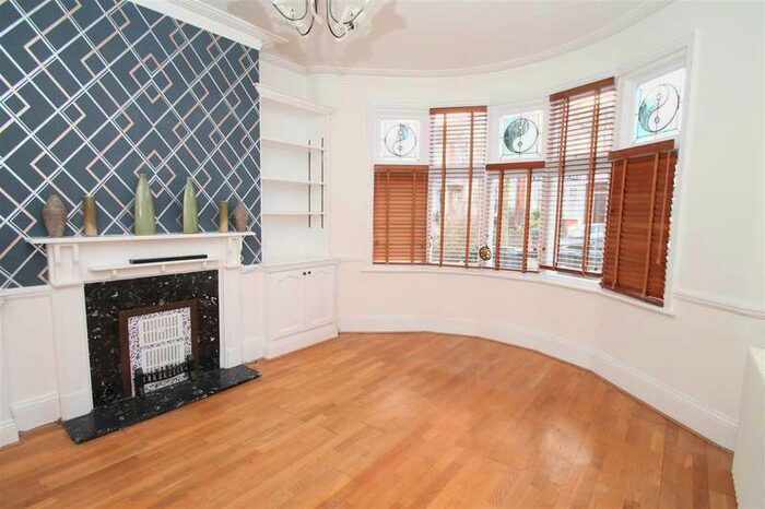 1 Bedroom Flat To Rent In New River Crescent, Palmers Green, London N13