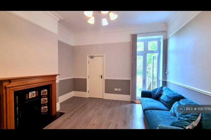 3 Bedroom Flat To Rent In Temple Road, London, N8
