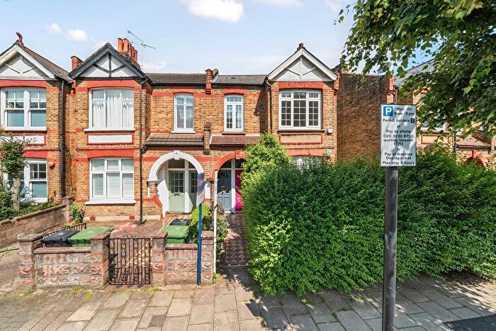 3 Bedroom Maisonette To Rent In Emlyn Road, London, W12