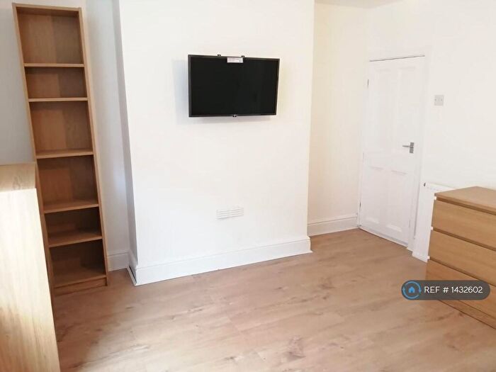 2 Bedroom Flat To Rent In Thesiger Street, Lincoln, LN5