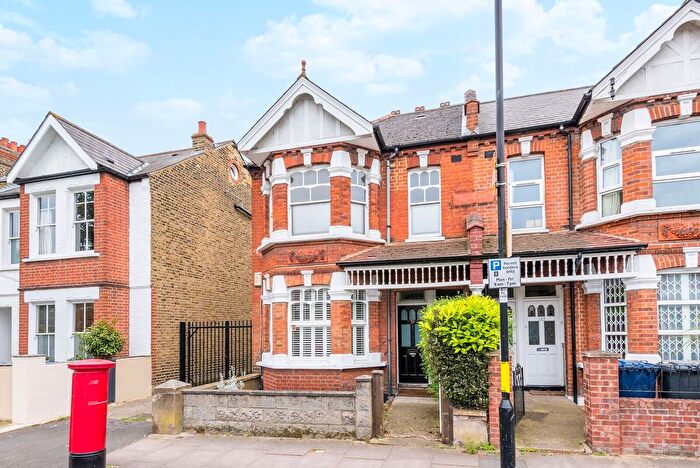 2 Bedroom Flat To Rent In Valetta Road, Wendell Park, London, W3