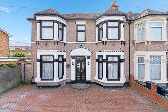 4 Bedroom End Of Terrace House For Sale In Wellwood Road, Ilford, IG3