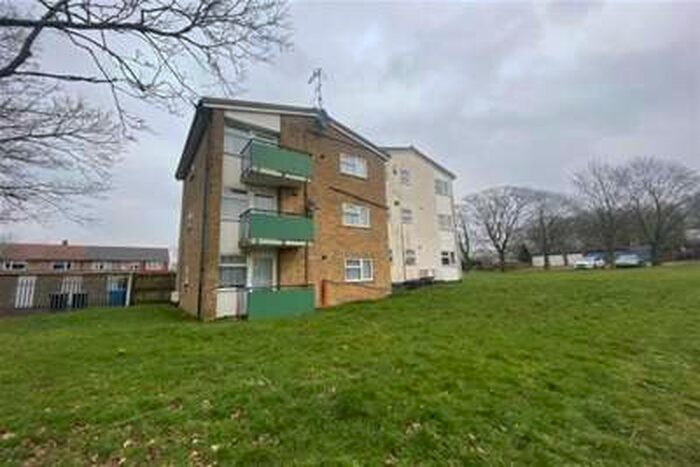 2 Bedroom Flat To Rent In Penn Road - SG1