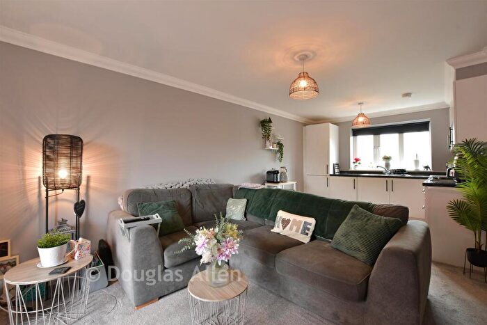 3 Bedroom Apartment For Sale In Lower Southend Road, Wickford, Essex, SS11