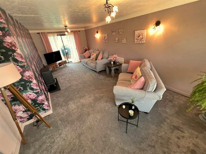 3 Bedroom Detached Bungalow For Sale In Alexander Drive, Heswall, Wirral, CH61