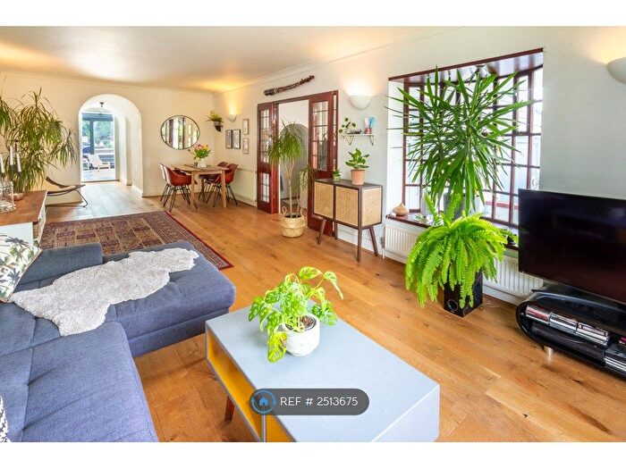 3 Bedroom Semi-Detached House To Rent In Downsview Road, London, SE19